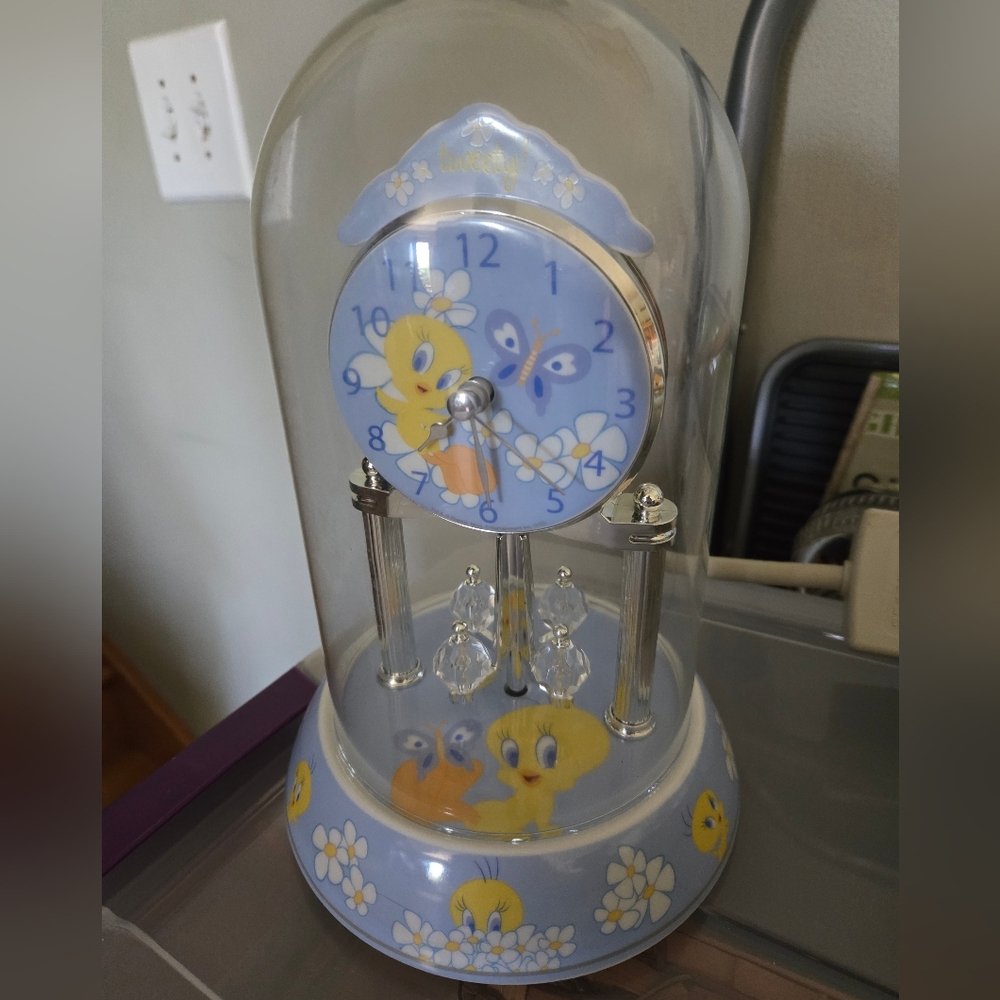 Tweety Bird Decorative Clock